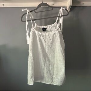 GAP Women's White Sleeveless Top